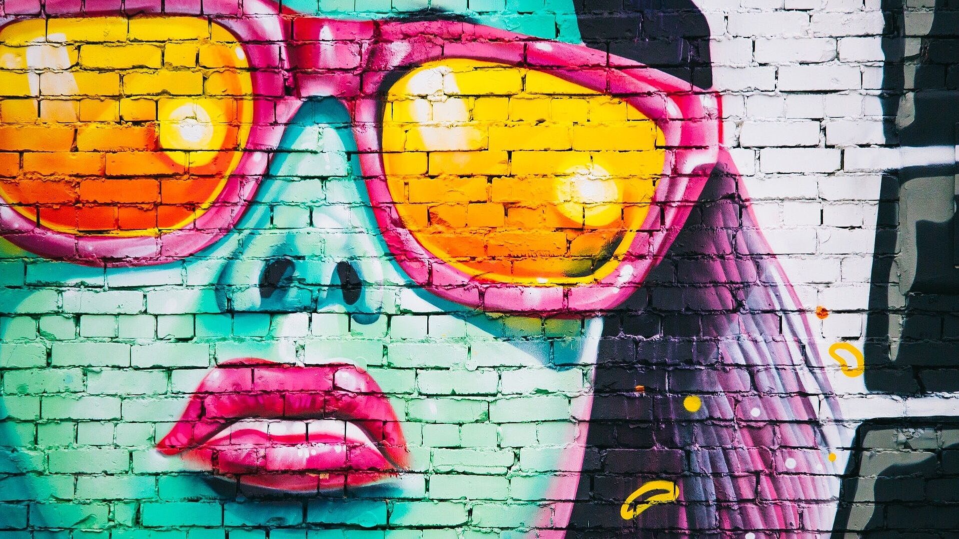 Graffiti Frauengesicht mit Sonnenbrille